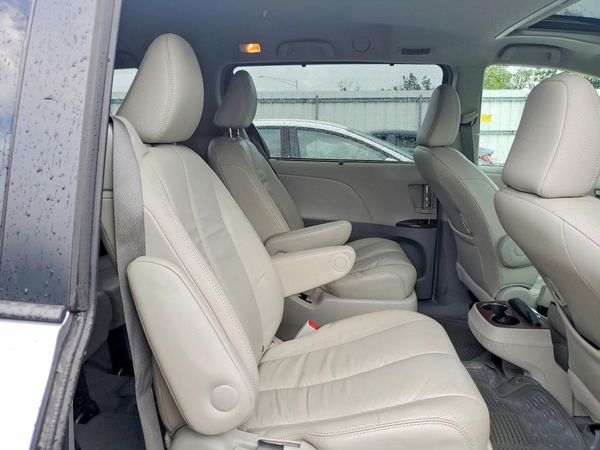 2013 TOYOTA SIENNA
