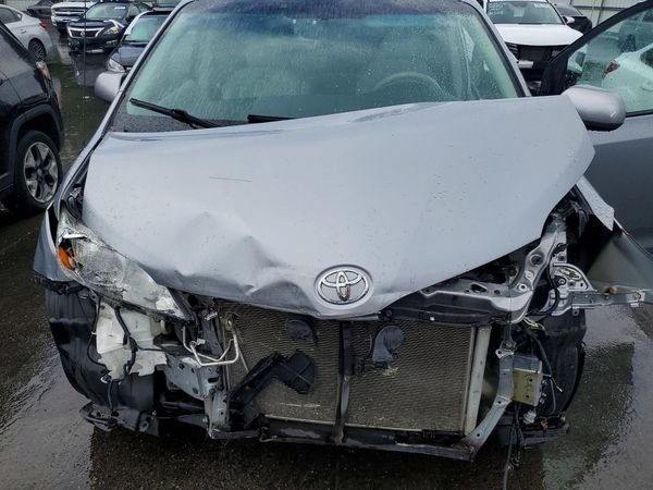 2013 TOYOTA SIENNA