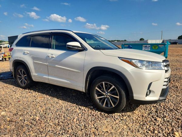 2017 TOYOTA HIGHLANDER SE/XLE
