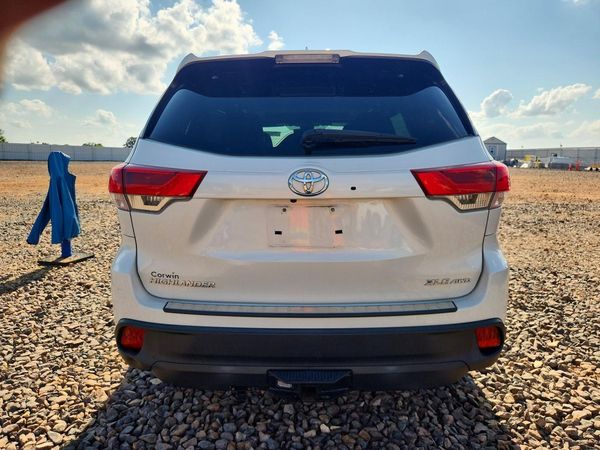 2017 TOYOTA HIGHLANDER SE/XLE