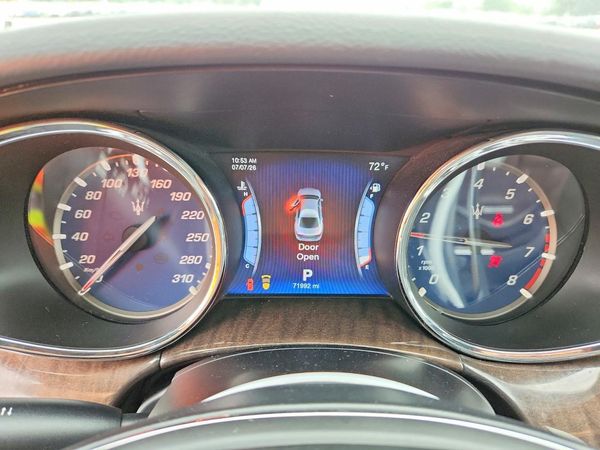 2014 MASERATI QUATTROPORTE Essence