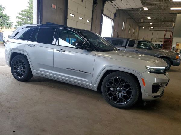 2025 JEEP GRAND CHEROKEE
