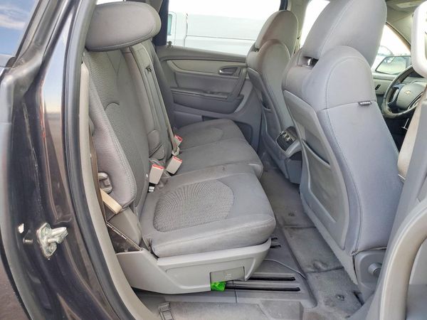 2013 CHEVROLET TRAVERSE LS