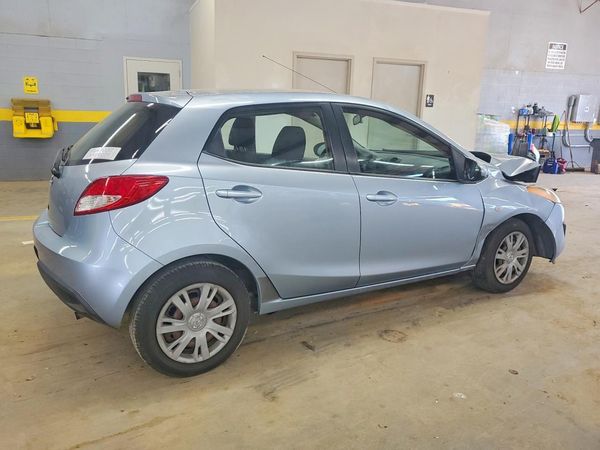 2013 MAZDA MAZDA2