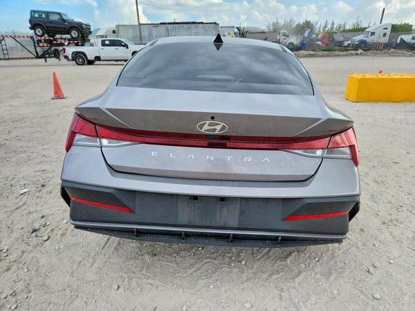 2024 HYUNDAI ELANTRA