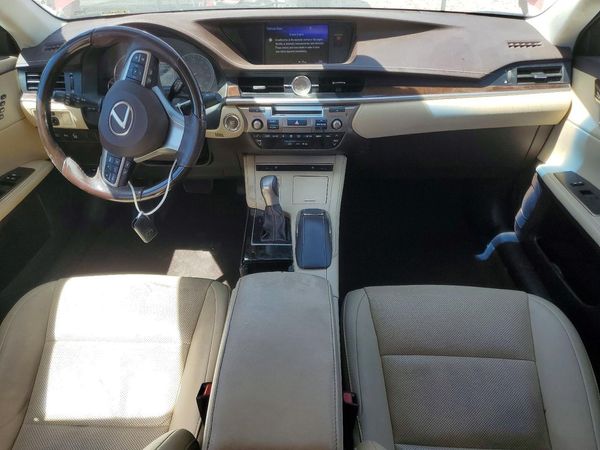 2018 LEXUS ES