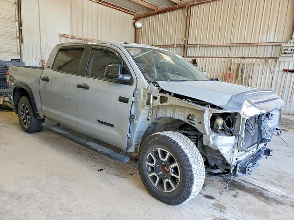 2018 TOYOTA TUNDRA SR5