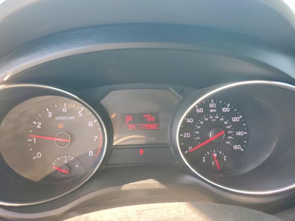 2016 KIA SEDONA LX - Middle-low