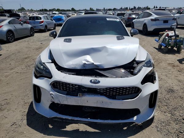2019 KIA STINGER GT1