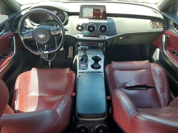 2019 KIA STINGER GT1