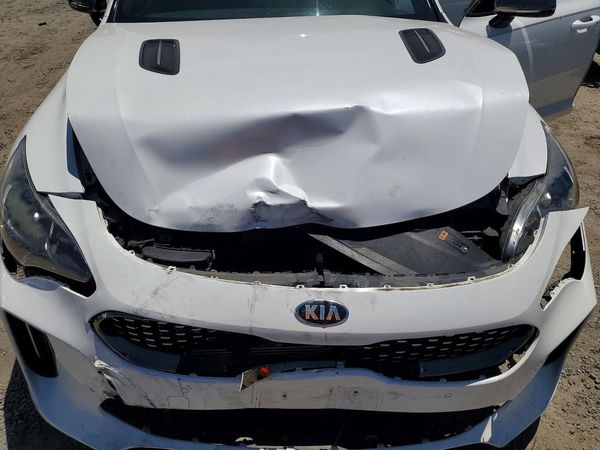 2019 KIA STINGER GT1