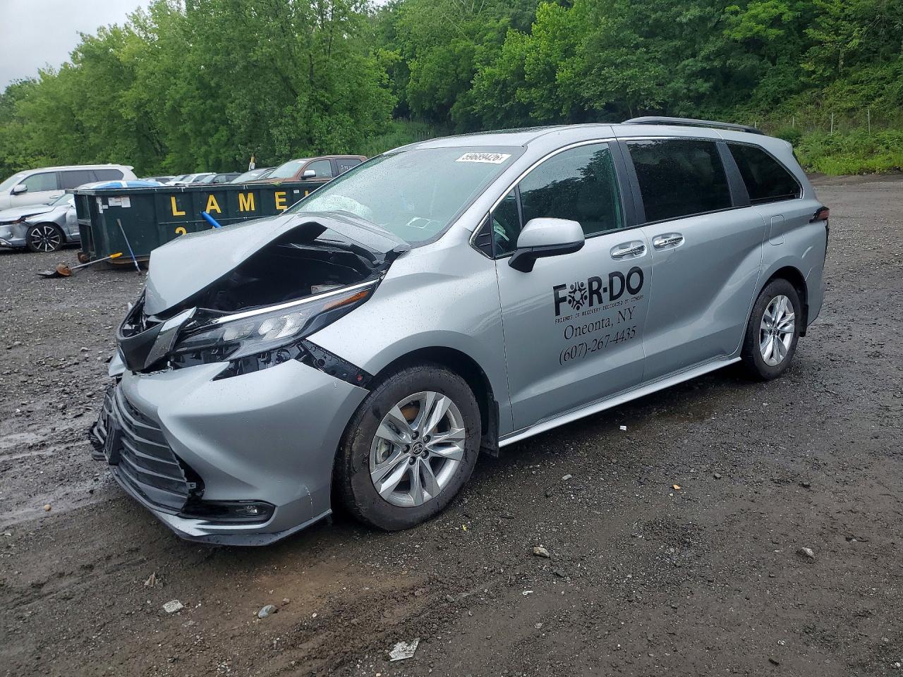 2025 TOYOTA SIENNA XLE