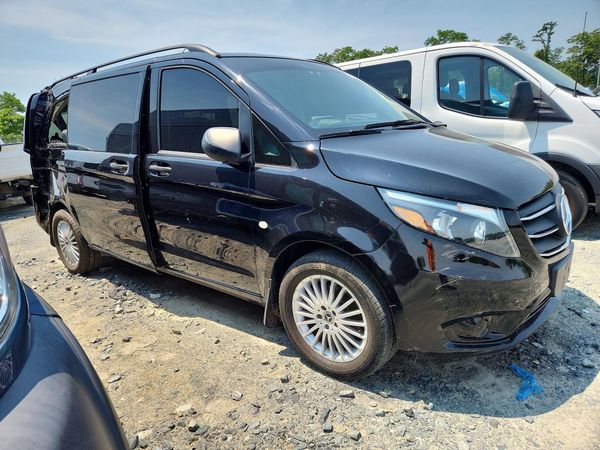 2023 MERCEDES-BENZ METRIS