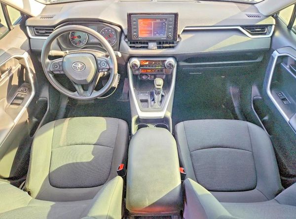 2020 TOYOTA RAV4 LE