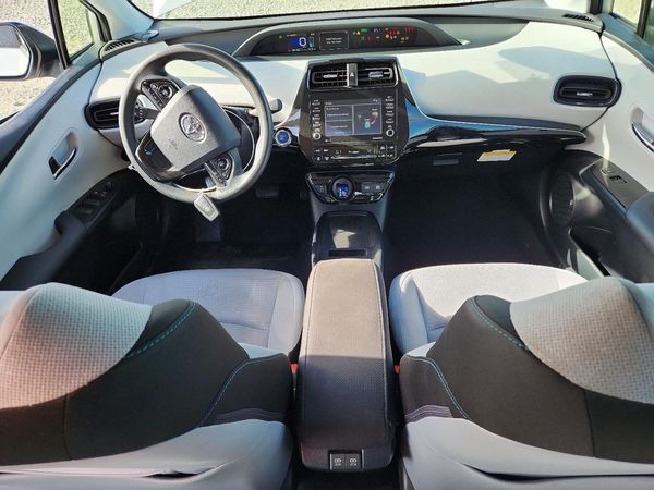 2022 TOYOTA PRIUS
