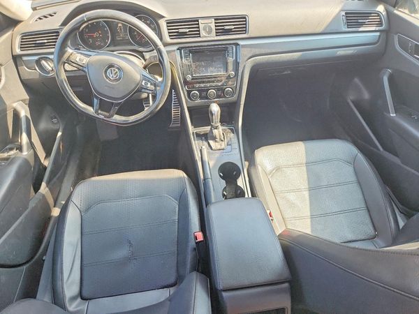 2017 VOLKSWAGEN PASSAT