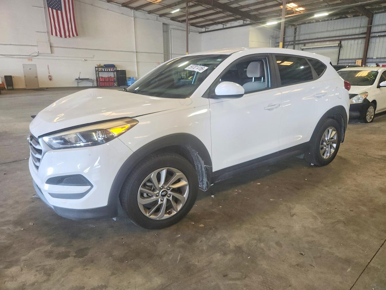 2017 HYUNDAI TUCSON SE (no options)