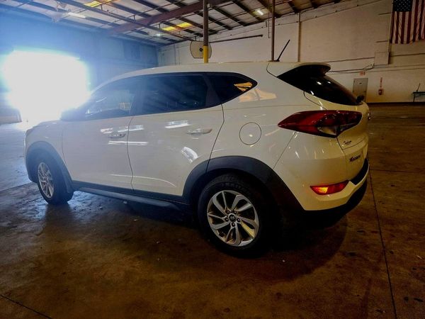 2017 HYUNDAI TUCSON SE (no options)