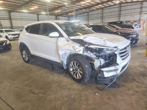 2017 HYUNDAI TUCSON SE (no options)