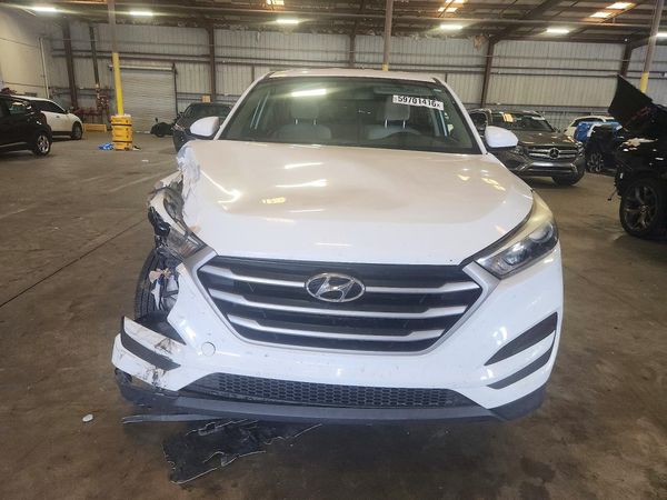2017 HYUNDAI TUCSON SE (no options)