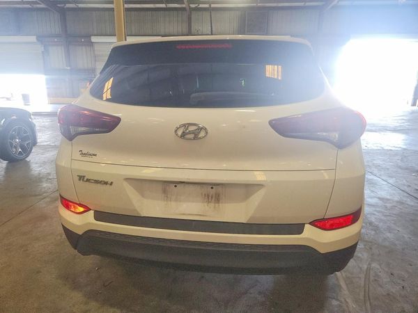 2017 HYUNDAI TUCSON SE (no options)