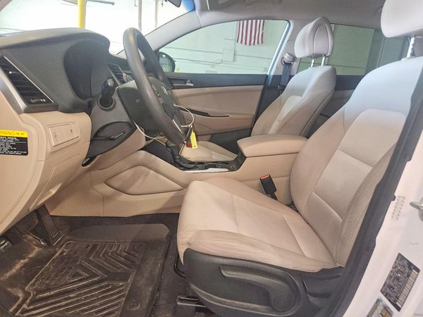 2017 HYUNDAI TUCSON SE (no options)