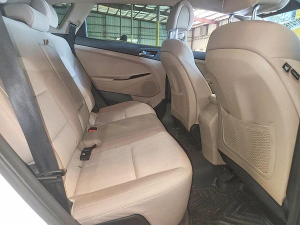 2017 HYUNDAI TUCSON SE (no options)