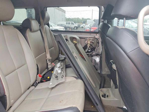 2017 KIA SEDONA LX