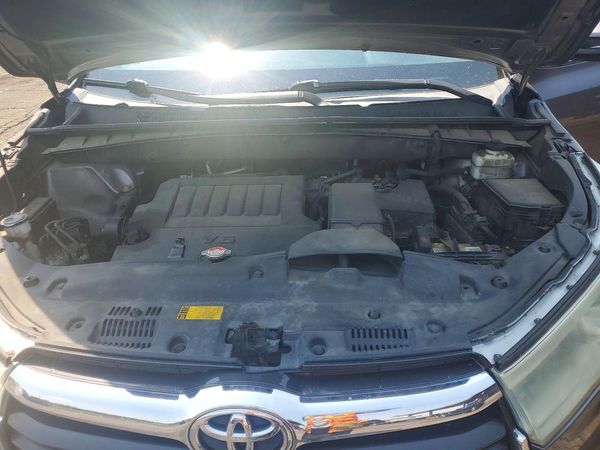 2016 TOYOTA HIGHLANDER Base/Hybrid — Engine bay