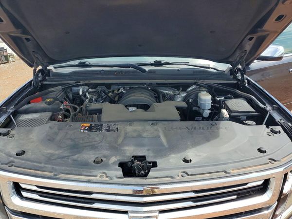 2016 CHEVROLET SUBURBAN LTZ — Engine bay