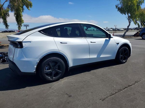 2026 TESLA MODEL Y