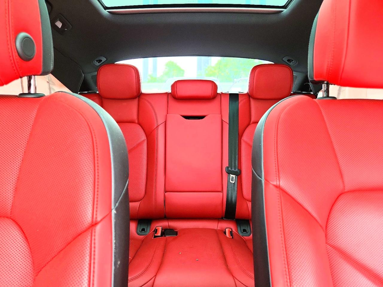 2020 PORSCHE MACAN