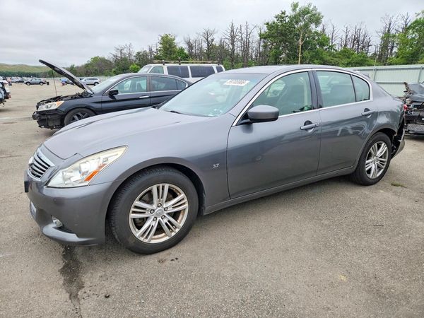 2015 INFINITI Q40