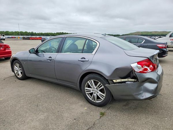 2015 INFINITI Q40
