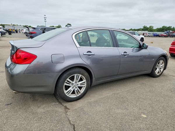 2015 INFINITI Q40