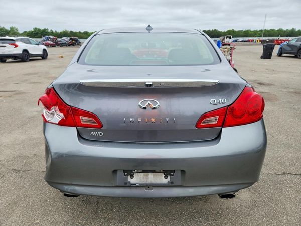 2015 INFINITI Q40
