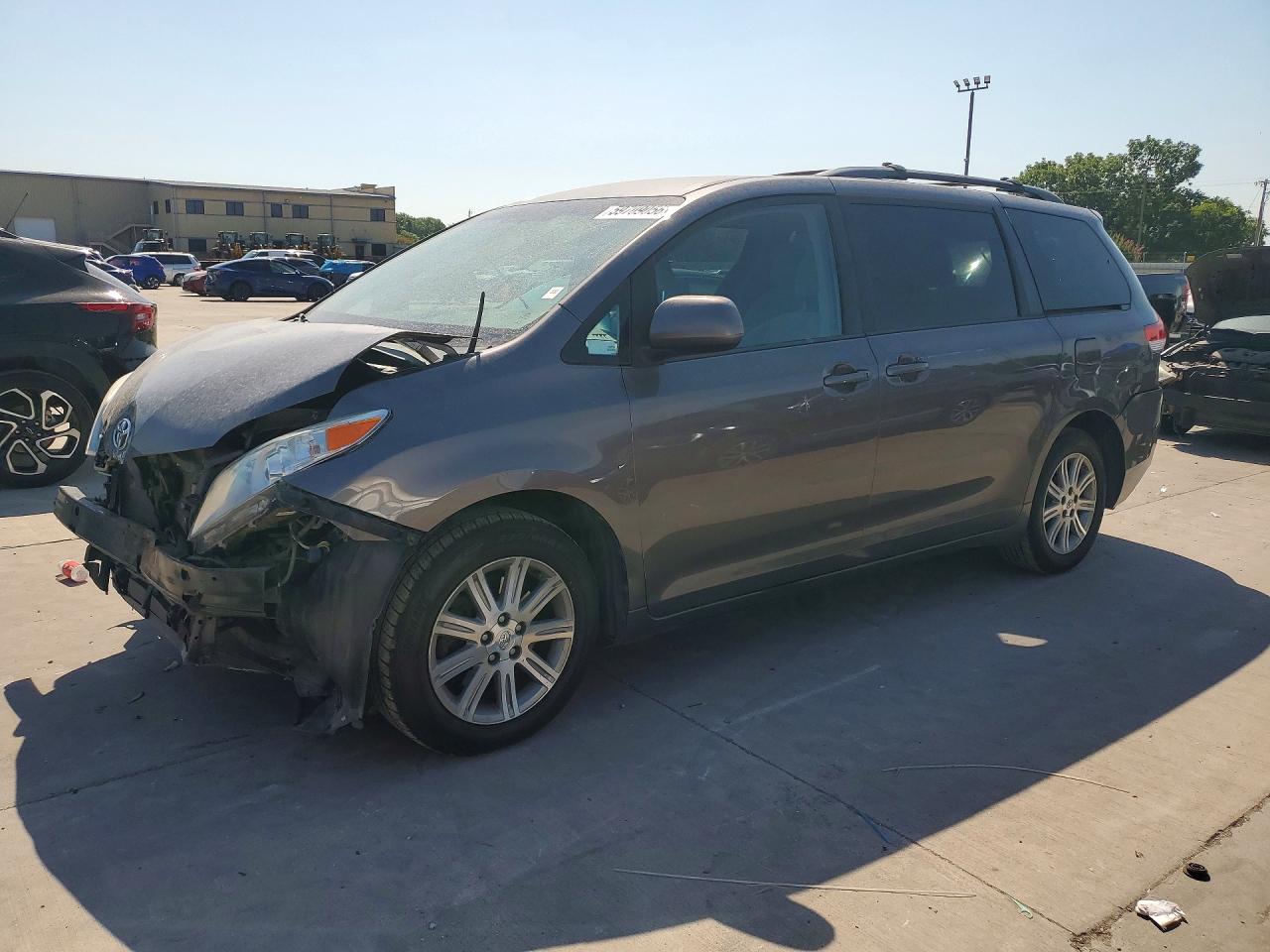 2013 TOYOTA SIENNA