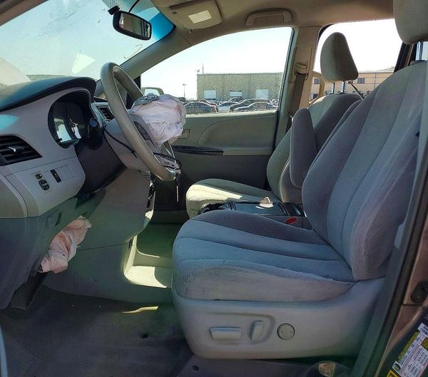 2013 TOYOTA SIENNA