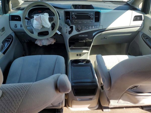 2013 TOYOTA SIENNA