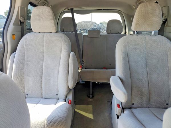 2013 TOYOTA SIENNA