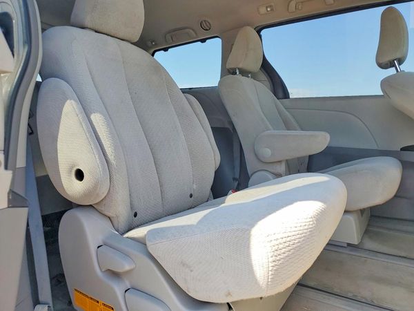 2013 TOYOTA SIENNA