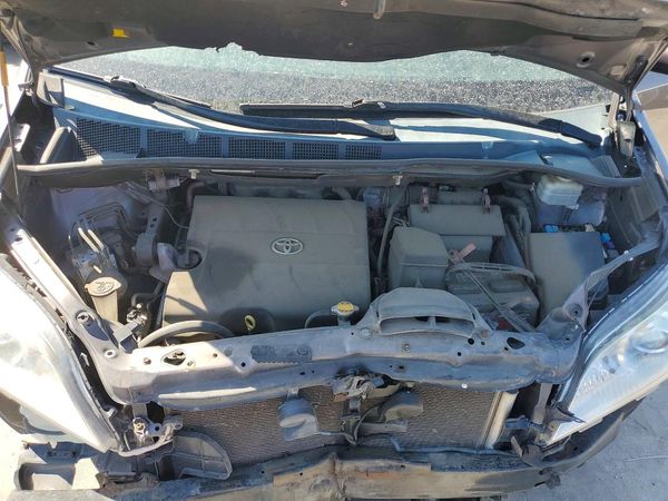 2013 TOYOTA SIENNA