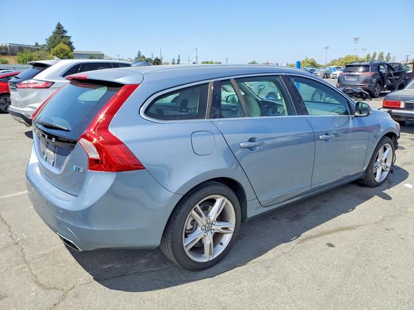 2017 VOLVO V60 Platinum