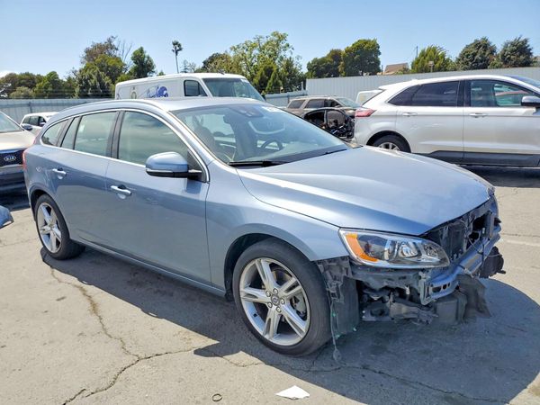 2017 VOLVO V60 Platinum