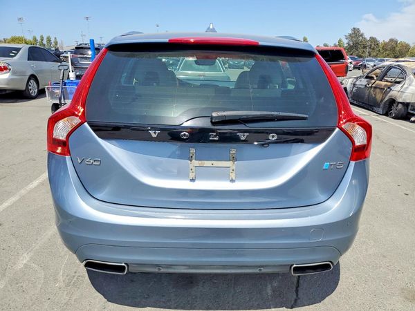 2017 VOLVO V60 Platinum