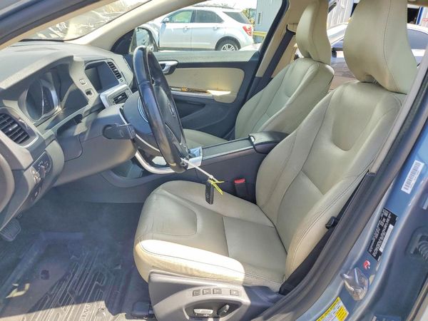 2017 VOLVO V60 Platinum