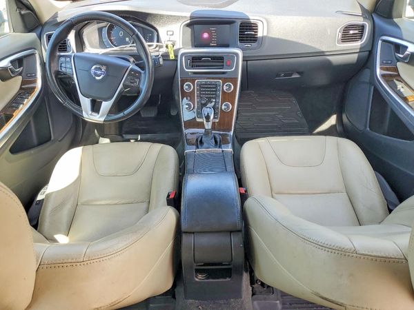 2017 VOLVO V60 Platinum
