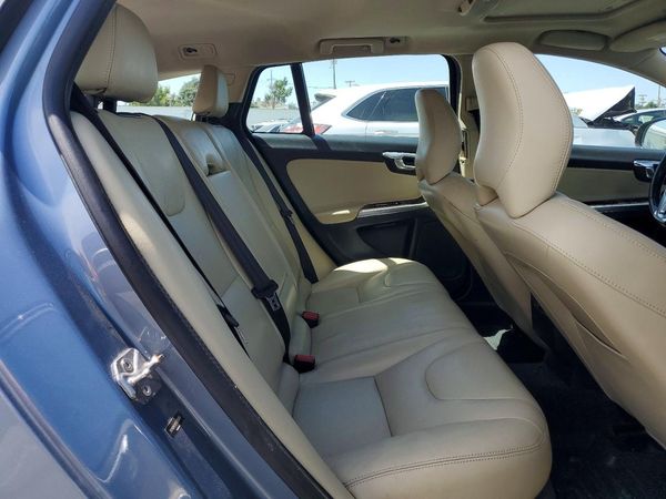 2017 VOLVO V60 Platinum