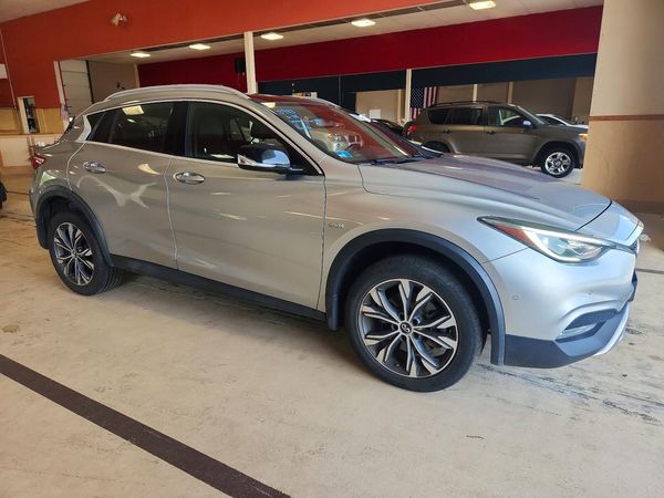 2017 INFINITI QX30