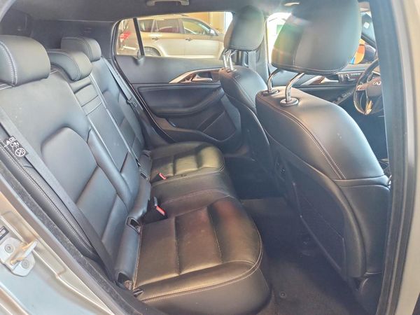 2017 INFINITI QX30